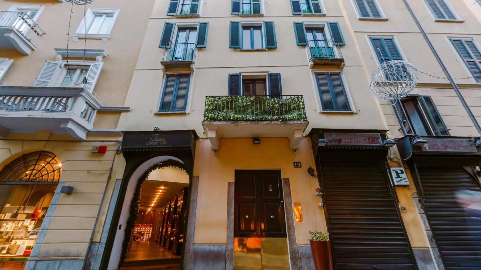 Il Verde Nel Cuore Di Brera Milan 0*,  Italy